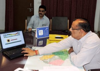 डीएम ने खोली ई-लॉटरी, 355 गरीब बच्चों को मिला स्कूलों में दाखिला