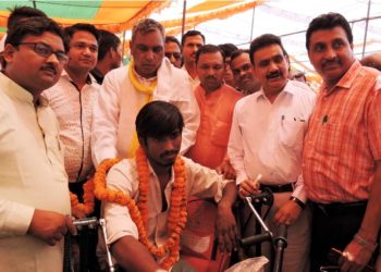 दिव्यांग को सशक्त बनाने के लिए दिव्य प्रयास, बांटे सहायक उपकरण