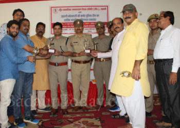 चोरी का खुलासा करने वाली पुलिस टीम सम्मानित