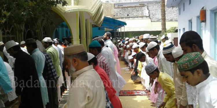 अलविदा जुमा पर रोजेदारों ने सजदे में झुकाया सिर