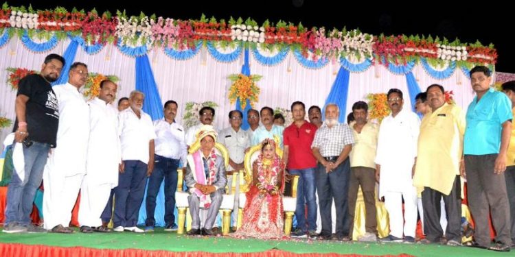 गरीब कन्या की शादी में दिया सहयोग