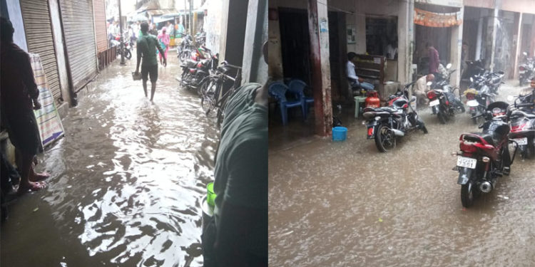 झमाझम बारिश से तालाब बना घंटाघर मार्किट