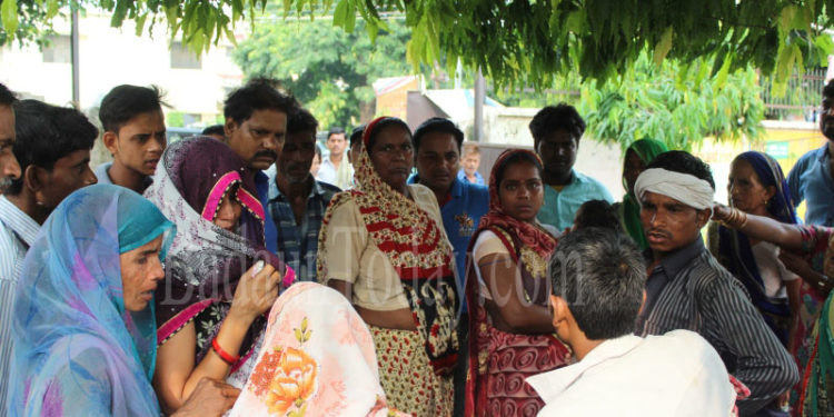 उझानी: दूध वाहन ने पांच साल के बच्चे को मारी टक्कर, मौत