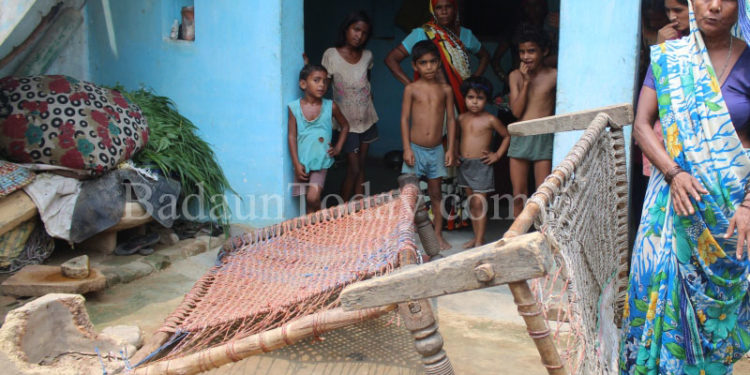 उझानी: पुलिस का तांडव, घर में घुसकर की तोड़फोड़