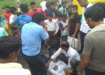 टेम्पो-बाइक की जबरदस्त भिडंत, दो घायल