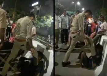 पुलिसकर्मी ने ऑटो ड्राइवर को पीटा, 2 सस्पेंड