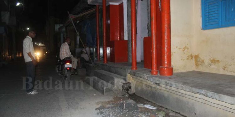 धर्मस्थल के निकट सोलर लाईट न लगाने का आरोप, पालिका कर्मचारी ने नकारा