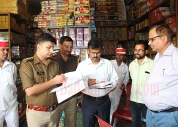 पटाखा विस्फोट के बाद जागा प्रशासन, जिले भर में छापेमारी