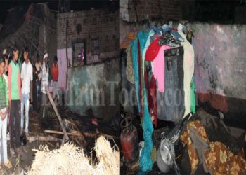 उझानी: पटाखे से छप्पर में लगी आग, गृहस्थी जली