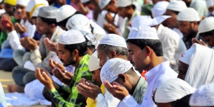 नोएडा में खुले में नमाज पर प्रतिबन्ध, पुलिस ने कंपनियों को भेजा नोटिस