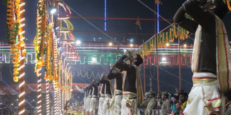 कछला में ऐतिहासिक नजारा, वैदिक मंत्रों के साथ हुई महाआरती