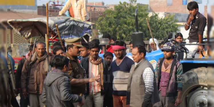 उझानी: खानापूर्ति तक सीमित रहा अतिक्रमण हटाओ अभियान का पहला दिन