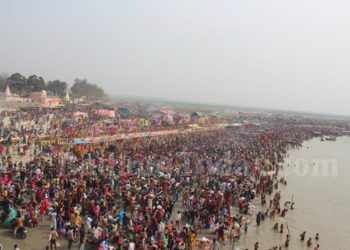 माघ पूर्णिमा पर भागीरथ घाट पर लगी आस्था की डुबकी