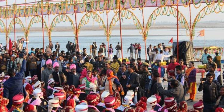 भागीरथ घाट पर विवाह बंधन में बंधे 130 जोड़े