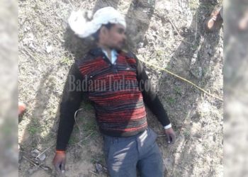 उझानी: पेड़ पर झूलती मिली अज्ञात युवक की लाश