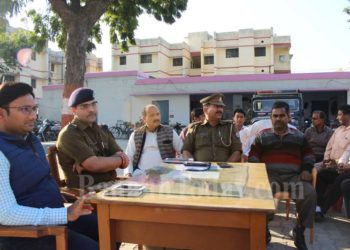 उझानी: होली त्योहार को लेकर पुलिस ने जनता से किया संवाद