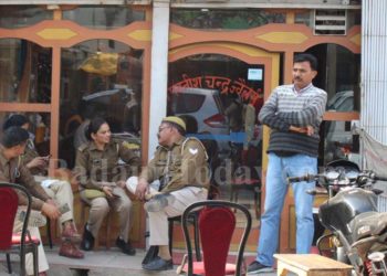 उझानी: सराफा बाजार पर आयकर विभाग की छापेमारी, कारोबारियों में खलबली