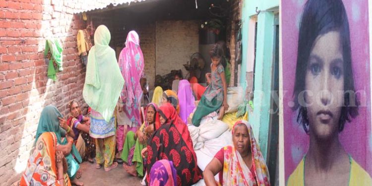 उझानी: पैर फिसलने से तालाब में गिरी छात्रा, मौत