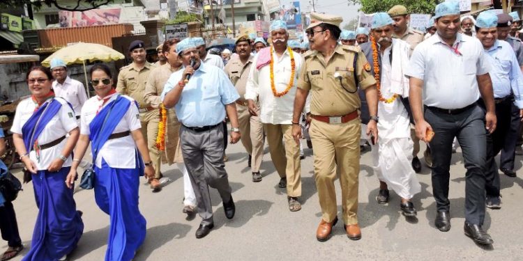 मूंछ वाले कोतवाल की रैली, लोगों से वोट डालने की अपील