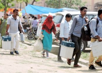कल होगा मतदान, रवाना हुईं पोलिंग पार्टियां