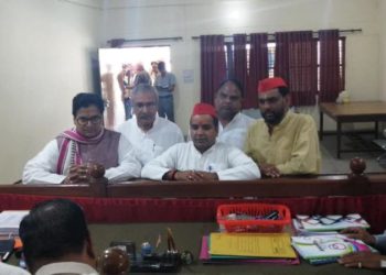 धर्मेंद्र यादव ने कराया नामांकन, रामगोपाल बोले, ‘इम्पोर्टेड है भाजपा की प्रत्याशी’