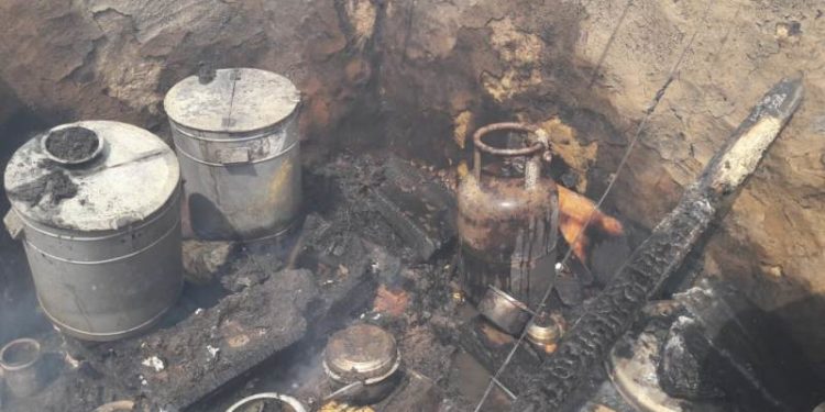 उझानी: खाना बनाते समय गैस लीक, आग में झुलसी माँ और दो बच्चे की मौत