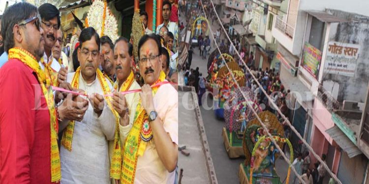 उझानी: रामनवमी शोभायात्रा में उमड़ा श्रद्धालुओं का हुजूम