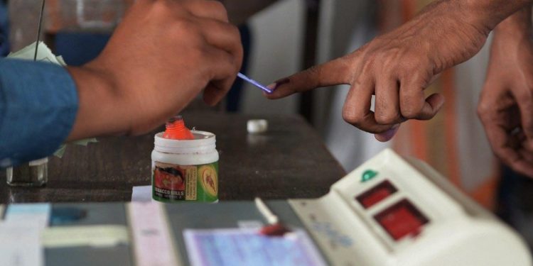 तीसरे चरण के लिए थमा चुनाव प्रचार, धारा 144 लागू