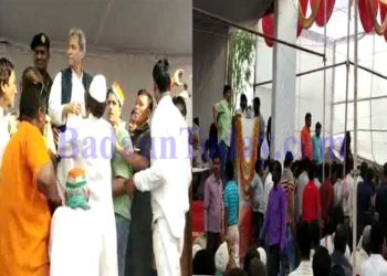 कांग्रेस प्रत्याशी सलीम शेरवानी की चुनावी सभा में बार बालाओं ने जमकर लगाए ठुमके