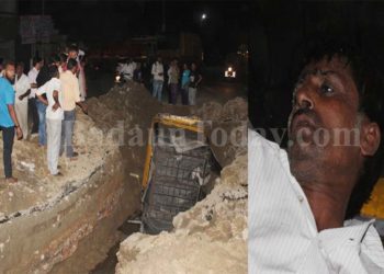 उझानी: गहरे गड्ढे में पलटा टेंपो, चालक घायल