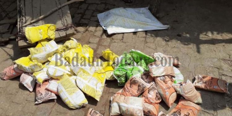 उझानी: पोषाहार बेचते रंगेहाथ पकड़ा गया आंगनबाड़ी कार्यकर्ता का भाई, मामला दर्ज