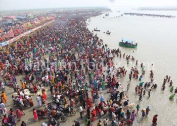 सोमवती अमावस्या पर उमड़ा सैलाब, श्रद्धालुओं ने गंगा में लगाई डुबकी