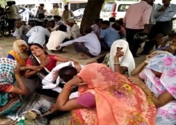 डीसीएम और पिकअप की टक्कर में 8 की मौत, 10 घायल