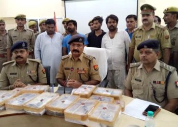 पेट्रोल पम्प मैनेजर से लूट का खुलासा, दो महिलाओं समेत 8 गिरफ्तार