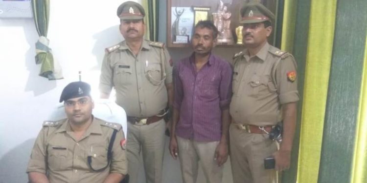 उझानी: शराब के नशे में गला दबाकर की थी वृद्ध महिला की हत्या, गिरफ्तार