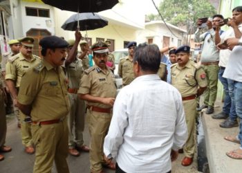 पेट्रोल पंप मैनेजर की आंखों में मिर्ची डाल 13 लाख रुपये की लूट