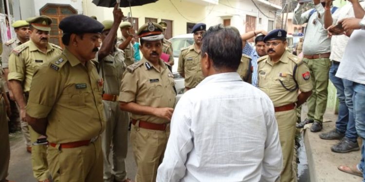 पेट्रोल पंप मैनेजर की आंखों में मिर्ची डाल 13 लाख रुपये की लूट