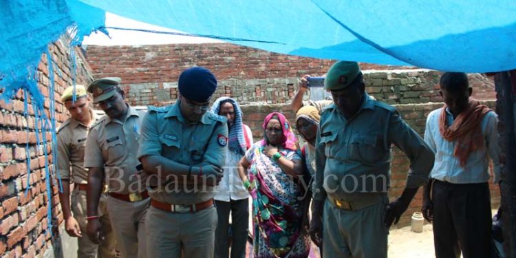 घर में अकेली रह रही वृद्ध महिला की गला दबाकर हत्या, लूटपाट की आशंका