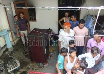 उझानी: शॉर्ट शर्किट से मकान में लगी आग, गृहस्थी खाक
