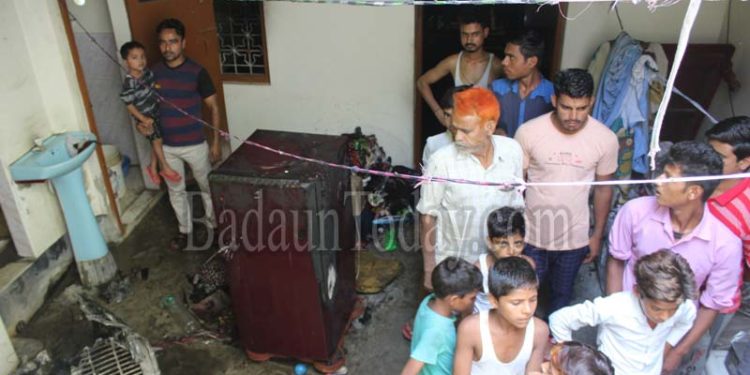 उझानी: शॉर्ट शर्किट से मकान में लगी आग, गृहस्थी खाक
