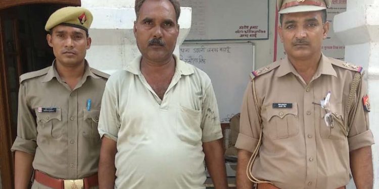 उझानी: पार्किंग शुल्क के नाम पर चालक की पिटाई के बाद लगा जाम, एक गिरफ्तार