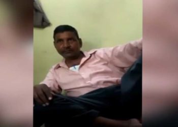 निलम्बित लेखपाल गिरफ्तार, डीएम के खिलाफ किया था अभद्र भाषा का इस्तेमाल