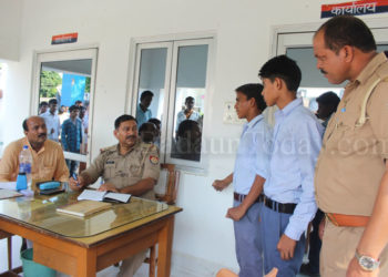 उझानी में बच्चा चोरी का शोर, लोगों ने मानसिक रूप से कमजोर को पीटा