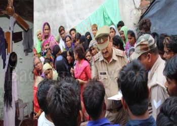 उझानी: न्याय के लिए भटकता रहा परिवार, पंखे से लटकी मिली बलात्कार पीड़िता की बड़ी बहन की लाश