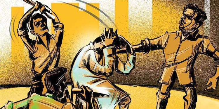 बच्चा चोरी की अफवाह, ग्रामीणों ने रासलीला के कलाकारों को पीटा