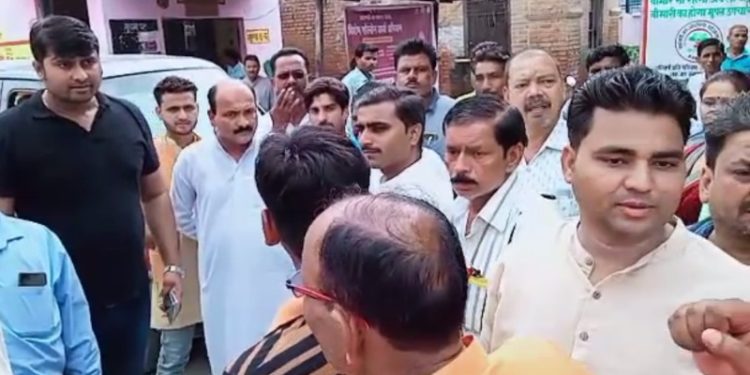 उझानी: जब सांसद के दौरे पर हुआ कुछ ऐसा, नाराज हो गयी भाजपा नगर कमेटी
