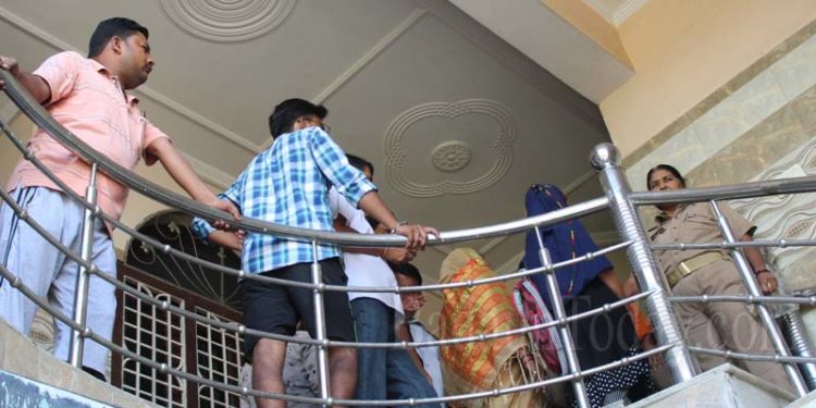 उझानी में अय्याशी का होटल मैनेजमेंट, पुलिस हिरासत में संचालक