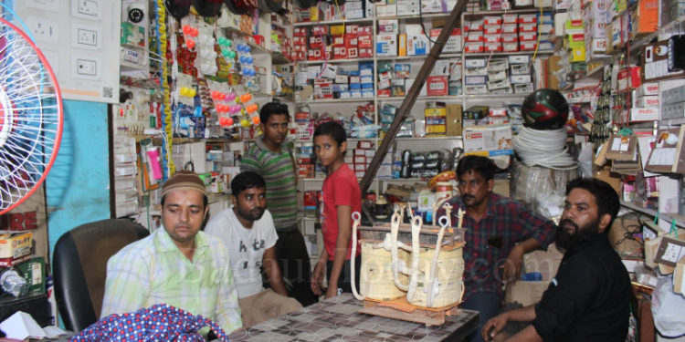 उझानी: इलेक्ट्रिकल्स की दुकान में हजारों की चोरी