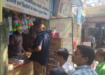 उझानी: पैकेजिंग पॉलीथिन पर ही चालान काट दिए ईओ साहब, व्यापार मंडल ने जताई नाराजगी