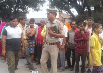 सड़क हादसे: ट्रैक्टर की टक्कर से एक की मौत, बस पलटने से एक दर्जन घायल